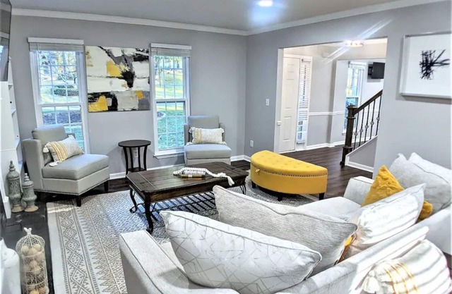 The Red Magnolia, Refreshing, Cozy, Game Room, Historic Roswell!