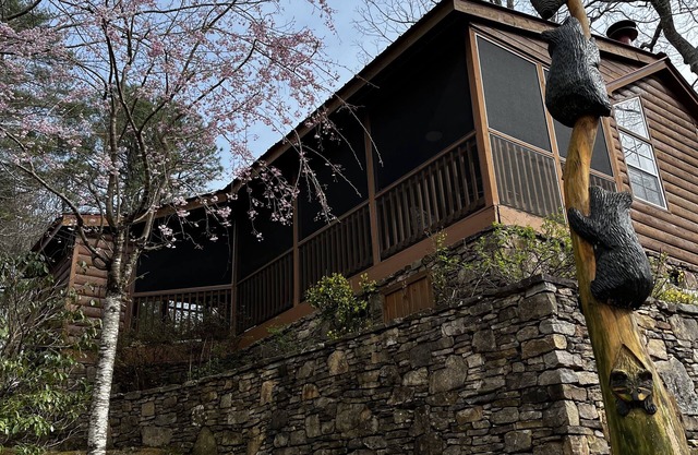 The Red Roof Inn Cabin - Westridge