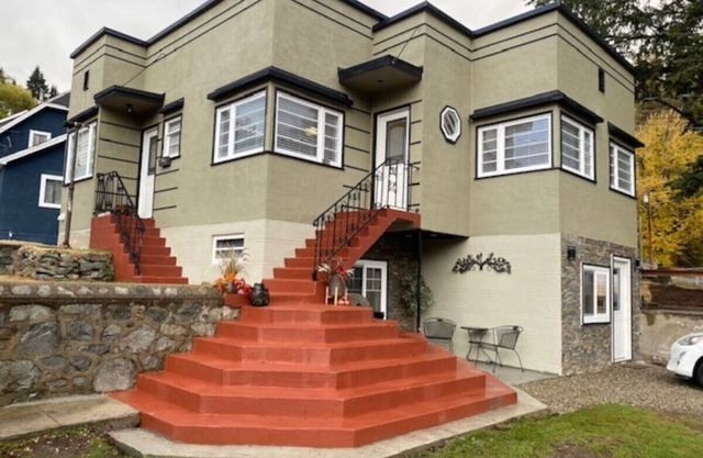 The Red Step- Beautifully renovated heritage home