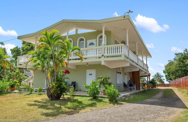 The Reef 1 walking distance to Steps Beach