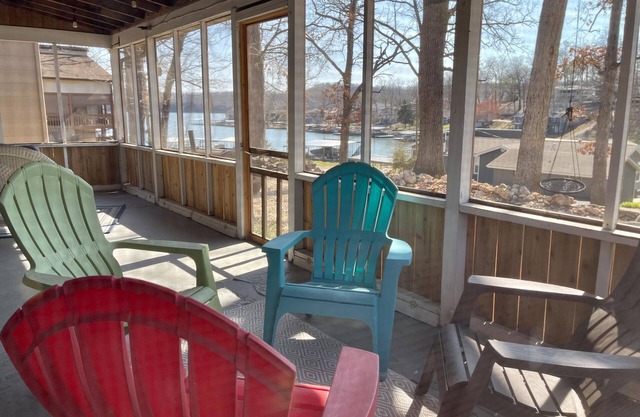 The "Reel Diehl" Cottage with Screened Porch, Firepit, Lake Views