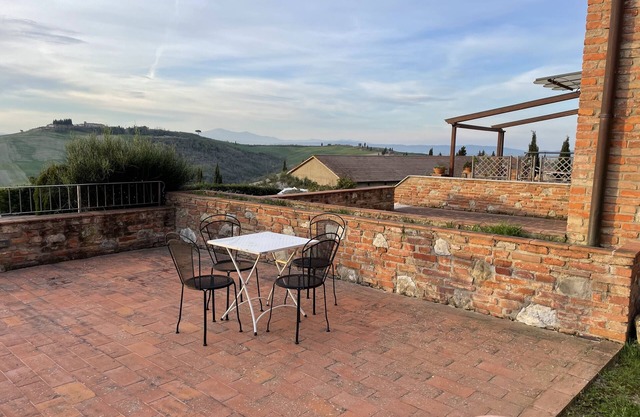 The refuge in the Crete, a beautiful apartment nestled in the Sienese countryside