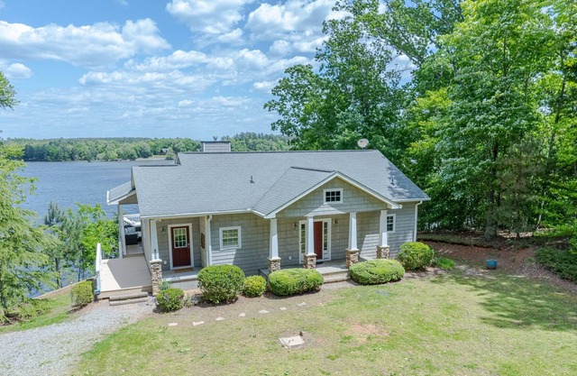 The Remedy at Lake Gaston - Main Lake w/ Sunrise and Sunsets views - Sleeps 14