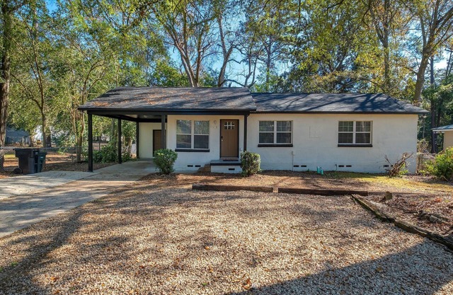 The Renegade - Renovated 3 Bedroom