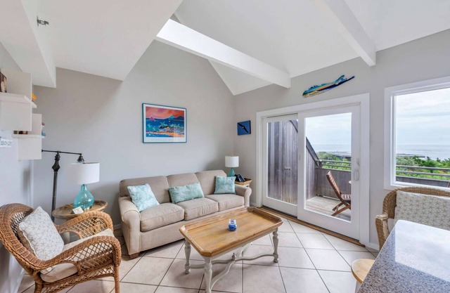 The Retreat 1BR Beachside Loft | Tennis+WiFi+PKG