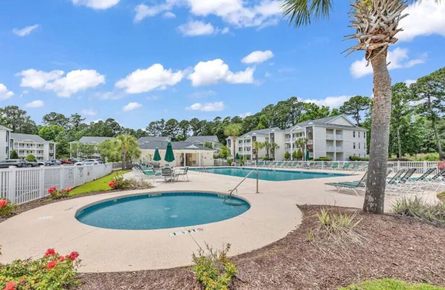 The Retreat at the Fairway at River Oaks: Beach, Pool, Hot Tub, Broadway, Golf