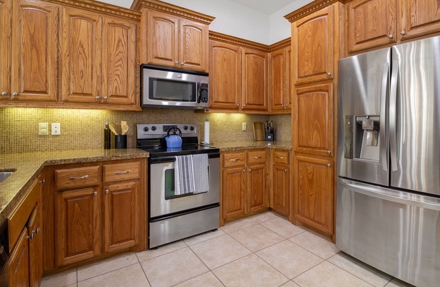 The Retro Fly - Luxury Condo near shopping district, hospital, and airport!