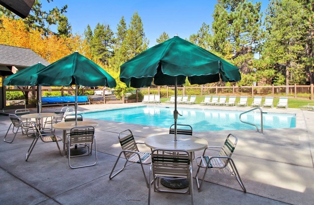 The Ridge at Sunriver - Condo # 14 - Zugang zum hauseigenen saisonalen Pool und Tennisanlagen, ganzjährig Whirlpool und 4 Fahrräder zur Verfügung gestellt