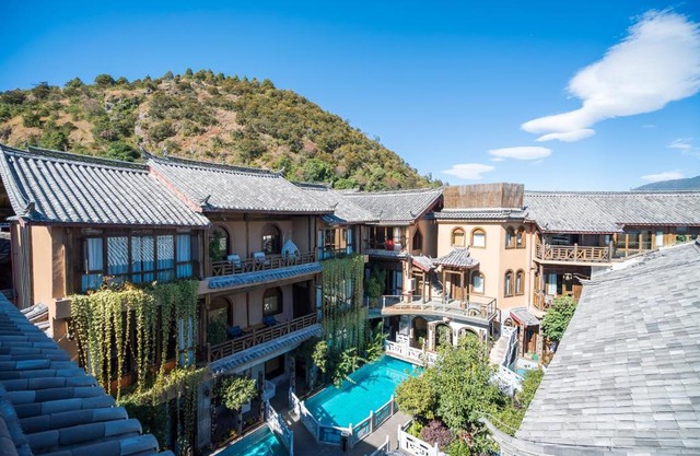 The Ritz-Man Art Club Lijiang