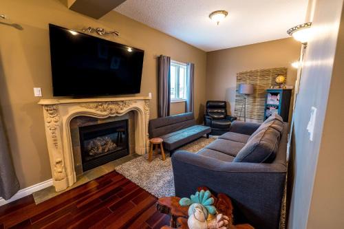 The River Blossom Suite - Downtown