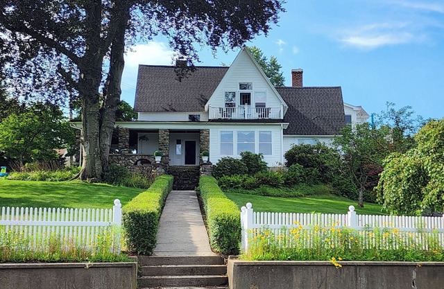 The River House - Collinsville - A Historic Beauty!