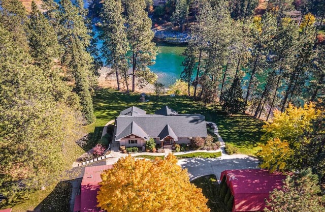The River House - Kayaks Included!
