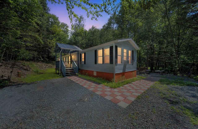 Riverfront Cottage with Sauna & Hot Tub