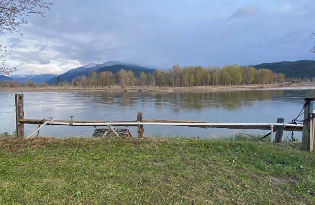 The River Retreat with WiFi in charming Plains. Located on the Clark Fork River