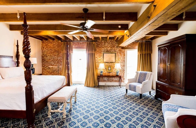 The River Walk Inn - Room 804