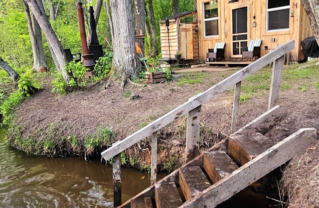 The Riverbend Retreat – Off-Grid Serenity on the Muskegon River