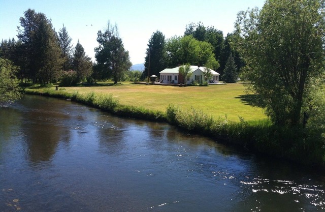 Das Riverhouse 4 Meilen von Crater Lake Park Südeingang