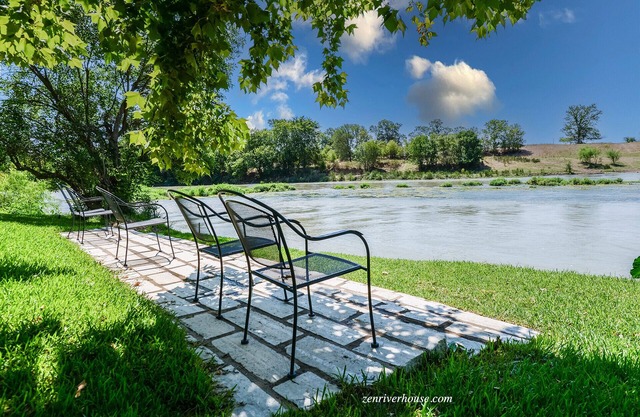 The RiverHouse Pet Friendly Zen River Retreat