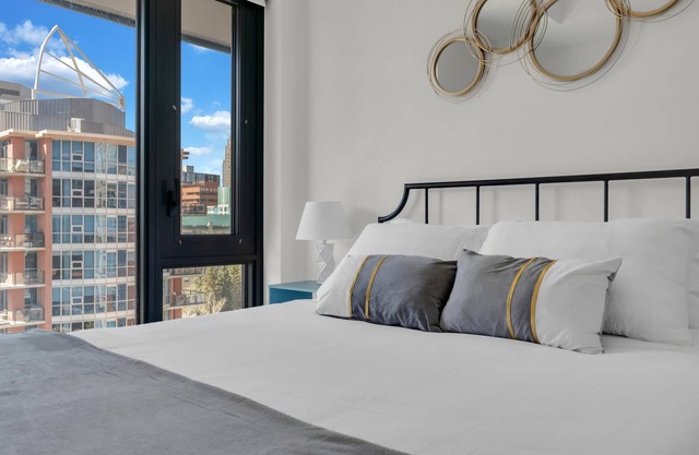 The Riverlight Den DT | Comfort & Amazing City Views