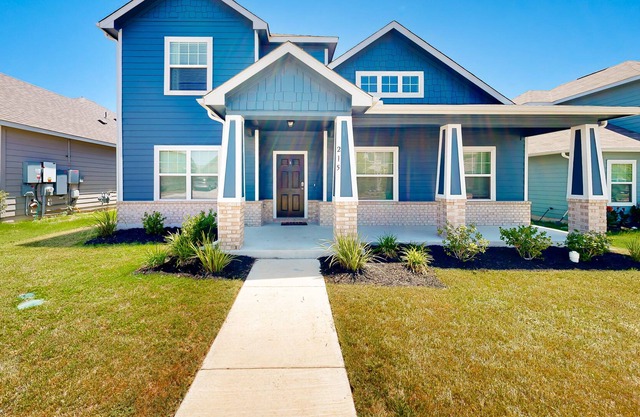 The Roaming Rest Stop | Family-friendly house in Hutto with a yard