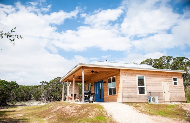 Die Roberto-Casita mit zwei Schlafzimmern und zwei Bädern im Hill Country Casitas