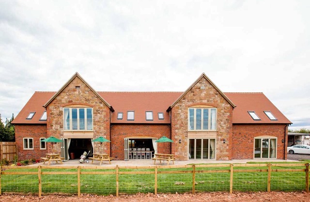 The Rookery - sleeps 20 guests in 9 bedrooms