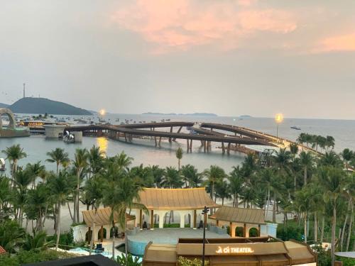 The Room Hotel - Starbucks