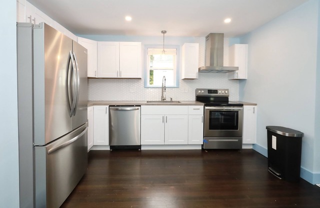 The Roosevelt 1, near mall, sleeps 6, Stylish, Parking, quiet area