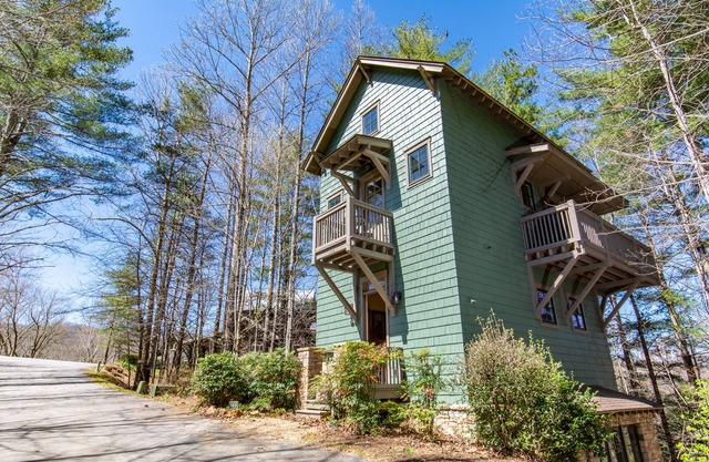 The Roost, treehouse in Cheshire Black Mountain