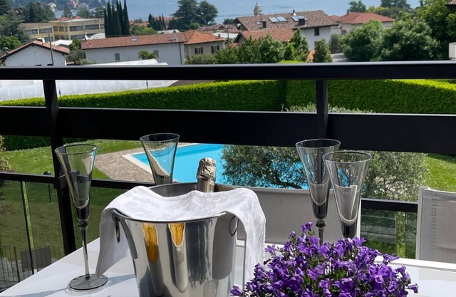 Lake view, terrace, pool, parking, AC