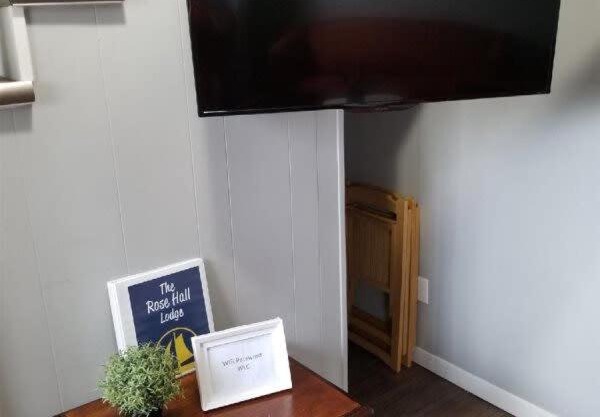The Rosehall: PEC Waterfront Stay