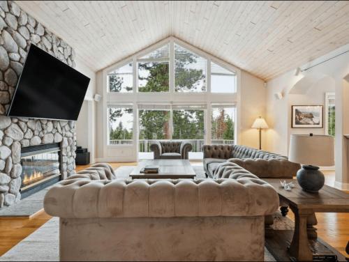 The Royal Canterbury Retreat - Near Kings Beach & Lake Tahoe