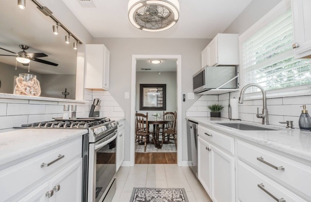 The Rustic Star Cottage! Adorable1-bedroom house in Wichita Falls with AC, WiFi