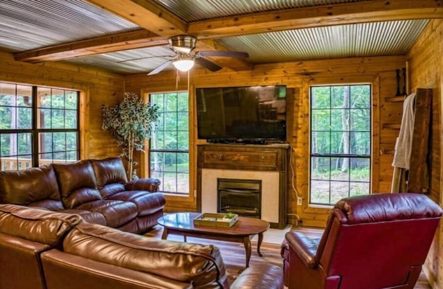 The Sac Au Lait Chalet