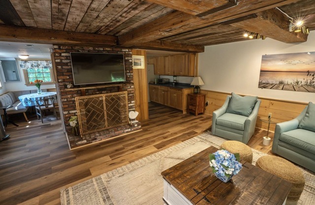 The Salt Shack - all the modern comforts, amenities and proximity to the beach.