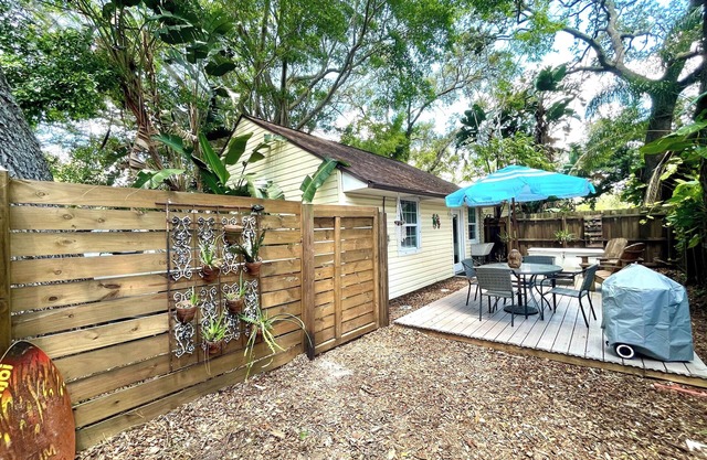 The Sand Dollar – Charming Bungalow in Gulfport, Minutes from Downtown St. Pete
