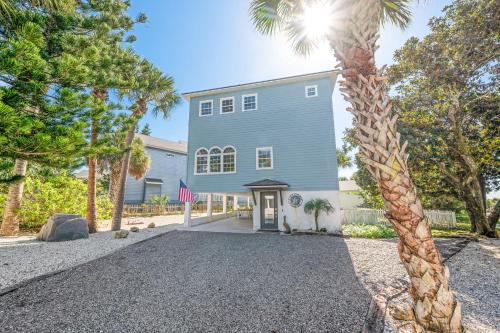 The Sand Euro - 4BR, 3Full & 1Half BA in Historic Summer Haven near beaches and Matanzas Inlet