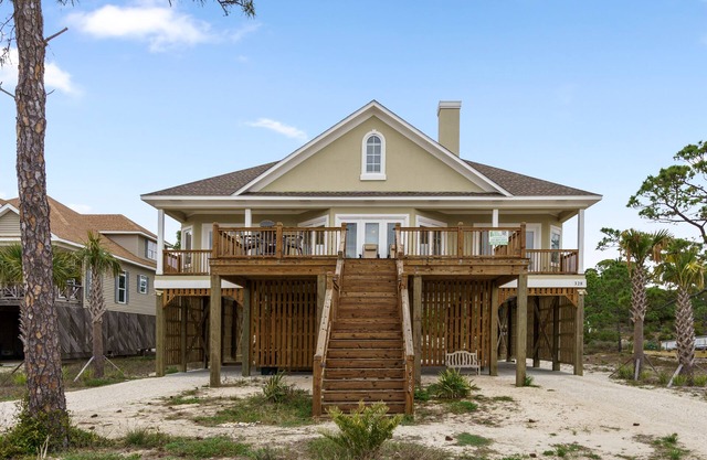 The Sanderling - Family Friendly Large Gulf View Home in Gated Community