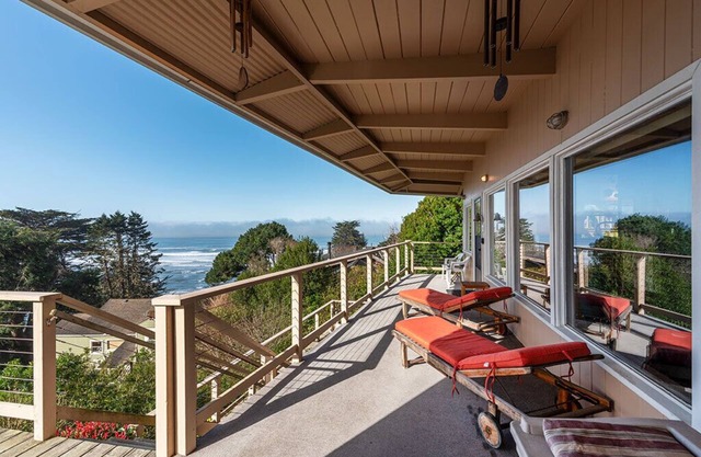 The Sandpiper - Great location w/ magical ocean views!