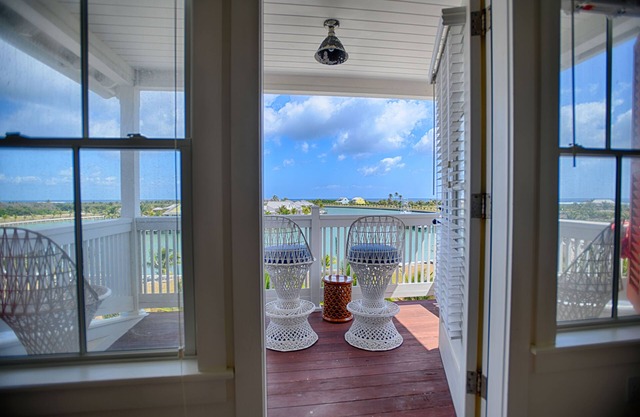 The Sandpiper Inn & Cottages