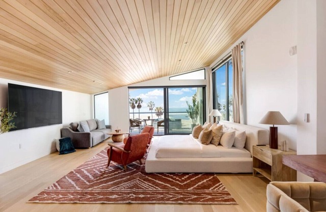 5,000 sq ft of beachfront luxury