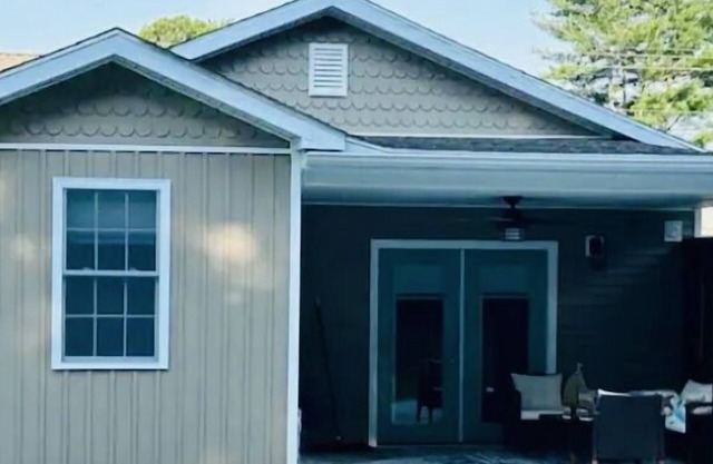 The Secret Cottage-Hidden Gem! Entire cottage with covered patio!