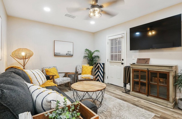 The Sequoia Stunner: Exeters Rocky Hill Retreat