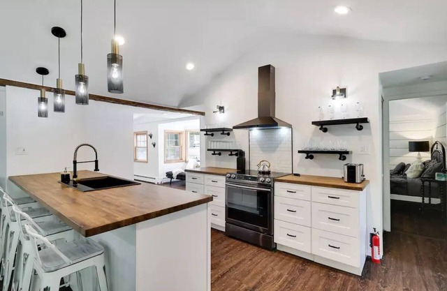 The Serene Sylvan Farmhouse Getaway Poconos!