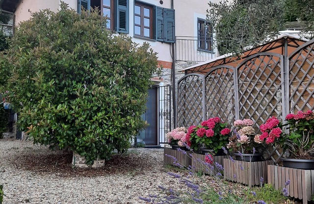 Die Einstellung ist perfekt: Villa, 6 km vom Strand, Pool, Aussicht, Gärten