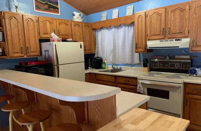 The Shamrock Lakeview Cottage- Enjoy Beach Country