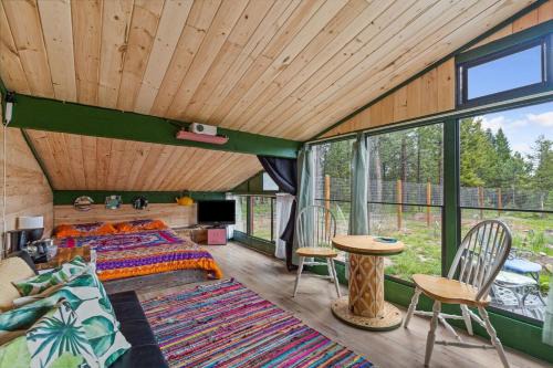 The Shed w Garden Views, pet friendly, Hot Tub
