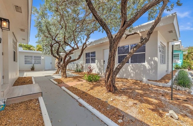 The Shell on Walnut | Studio w/ Bath | Hollywood Beach | Free Parking