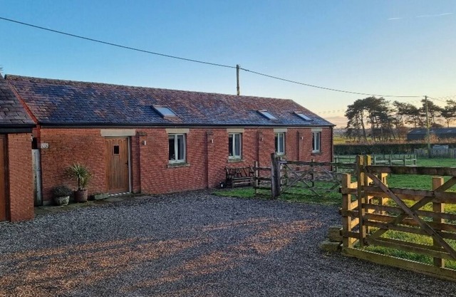 Luxury cottage hot tub, log fire &views Longridge