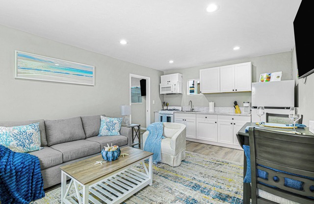 "The Shores" One Bedroom with A/C Steps to La Jolla Shores Beach, San Diego